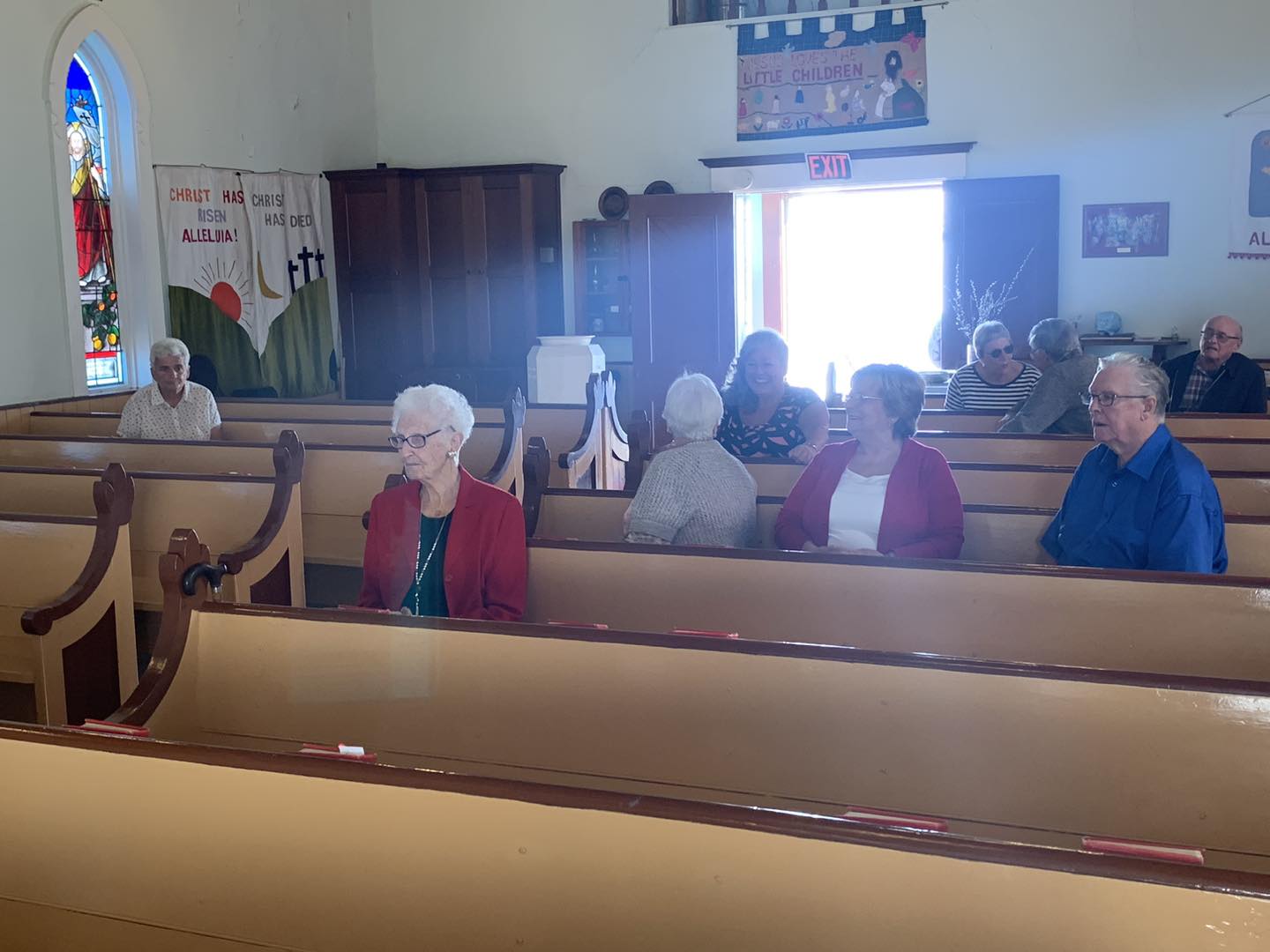 On Sunday, September 15, 2024 our Parish Service at St. Mark's in Mill Cove was led by Rev. Ann Turner and assisted by Clair MacInnis and Lyda Miller. It was nice to see such a great congregation this morning! Today's altar flowers were from the Bremner's garden and included hydrangea, zinnias, purple and white lisianthus, black eyed susans, sunflowers and yellow and pink gladiolus.